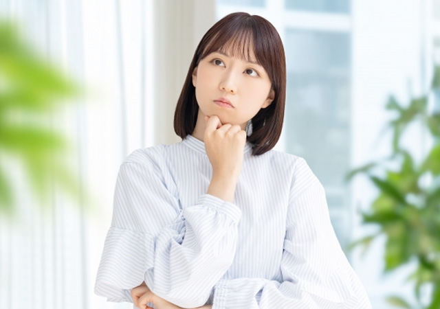 自分に合った治療を検討している女性の画像